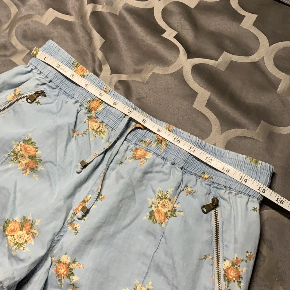 Forever 21 Floral Shorts - Picture 8 of 9